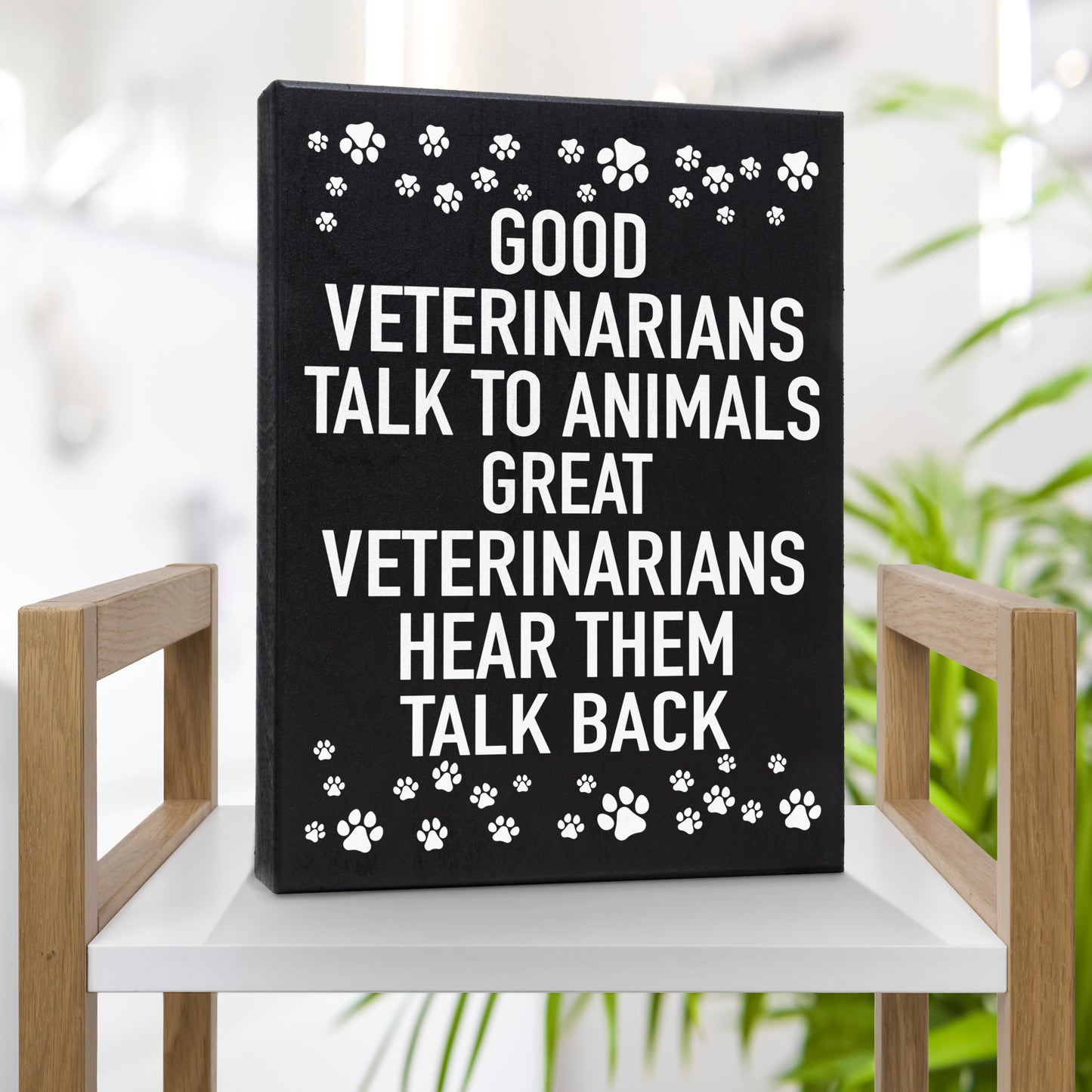 JennyGems - Good Veterinarians Talk to Animals, Great Veterinarians Hear Them Talk Back - Veterinarian Decor - Veterinarian Gift - Funny Sayings for Veterinarians - Veterinarian Signs - Vet Plaque
